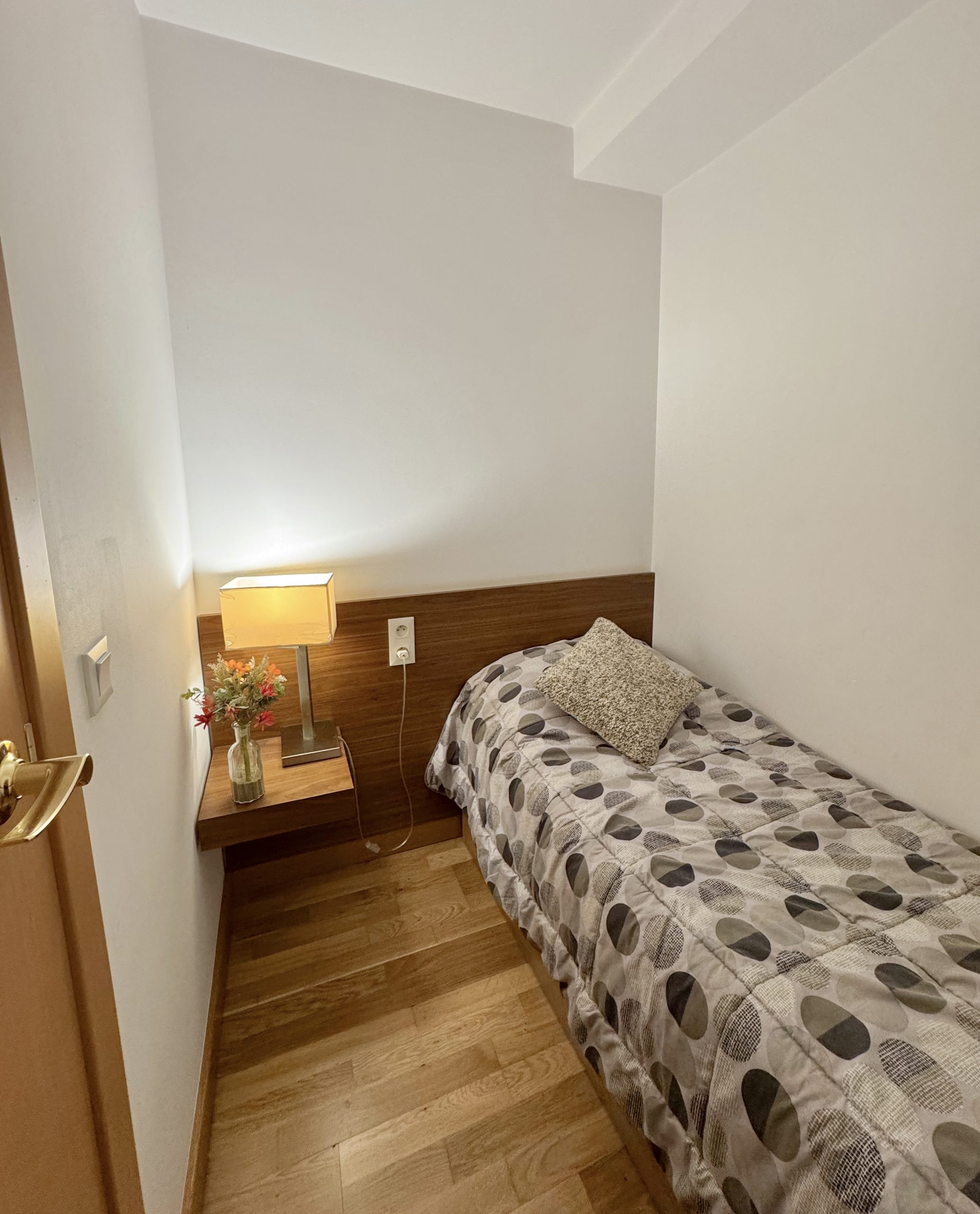 Chambre avec lit simple dans un appartement pour 5 personnes équipé d’un canapé-lit, à l’Appart'hôtel Cerdanya.